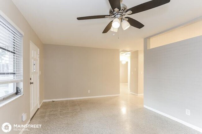 Building Photo - 3299 58th St N, St Petersburg, FL 33710