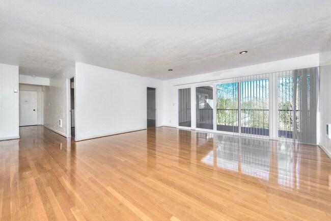 Foto del edificio - 3204-3212 SW 10th Ave
