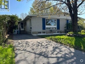 Building Photo - 23 Southview Crescent