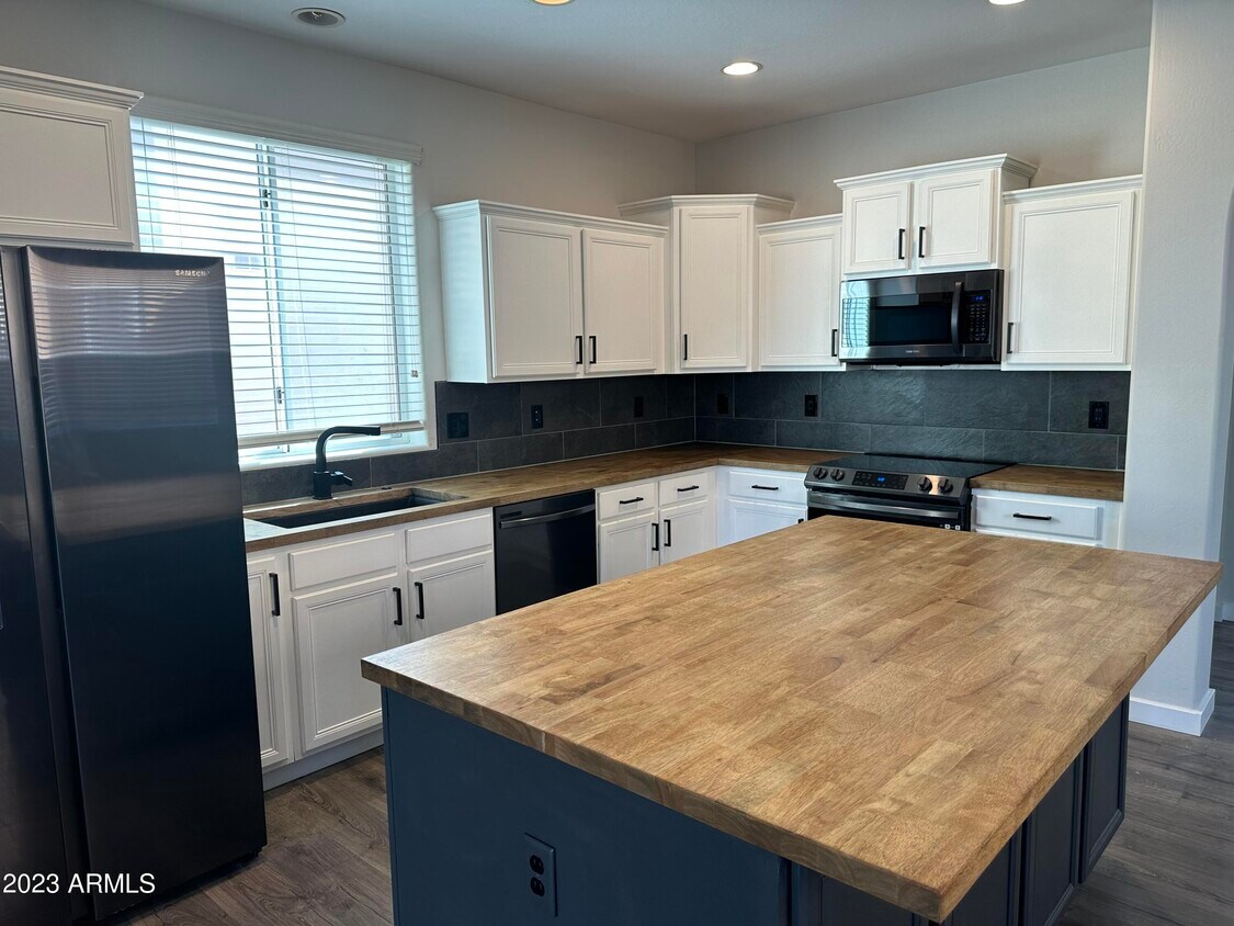 Foto principal - 1171 N Mason Dr