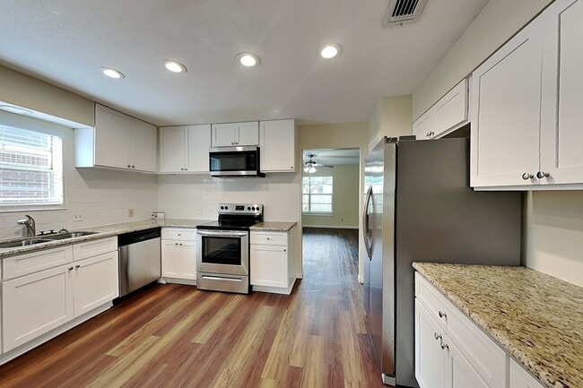 Building Photo - 4704 Woodway Ave
