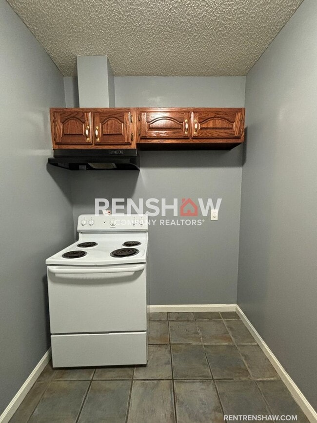 Building Photo - Text the Leasing Team at 901-820-4367 to S...