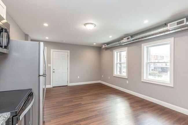 Building Photo - 2327 Parkwood Ave
