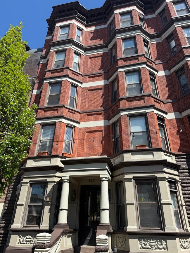 Foto del edificio - 827 Washington St