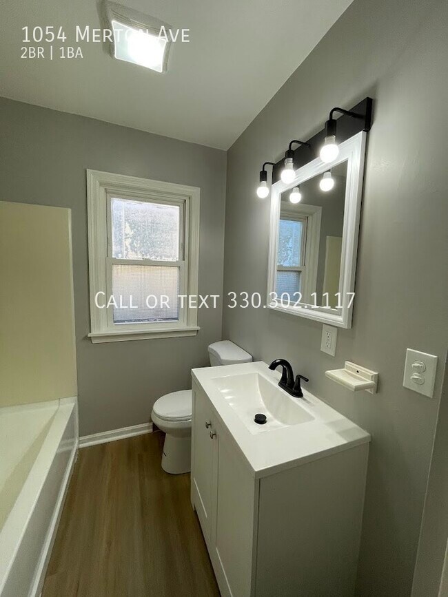 Foto del edificio - Two bedroom one bathroom single story home...