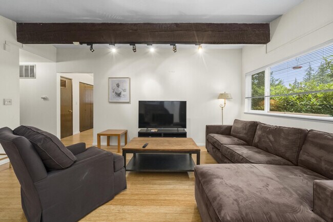 Foto del edificio - 14025 Wallingford Ave N