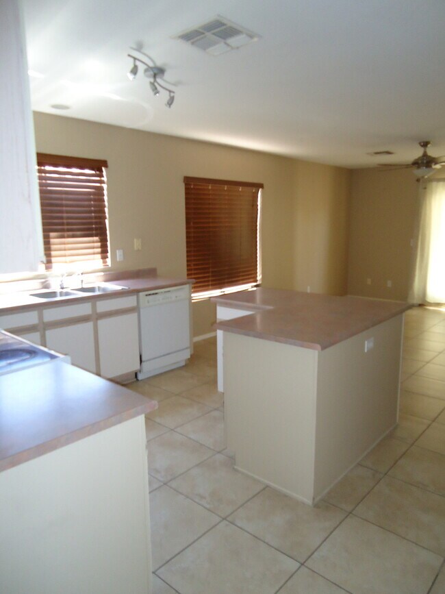 Foto del edificio - 12001 W Scotts Dr