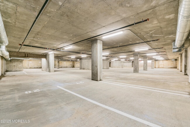 Building Photo - 700 Bangs Ave