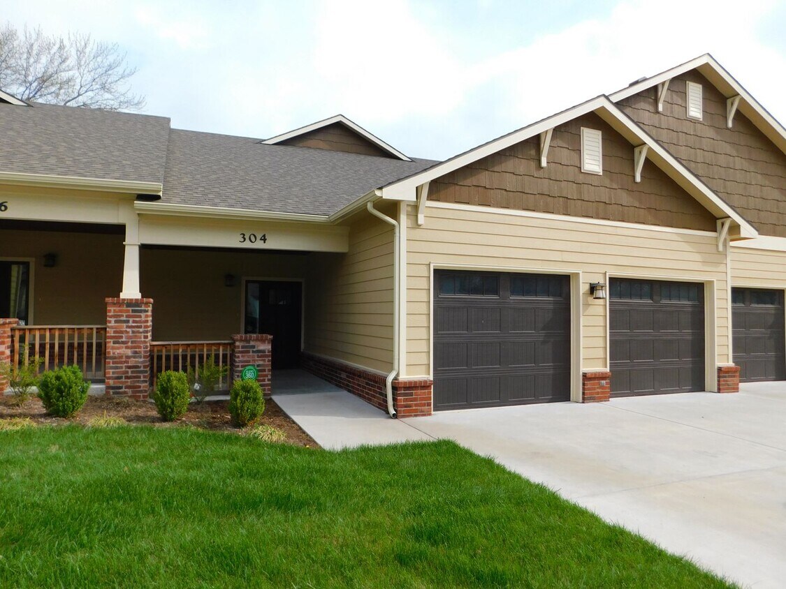 Primary Photo - Incredible townhome with double car garage...