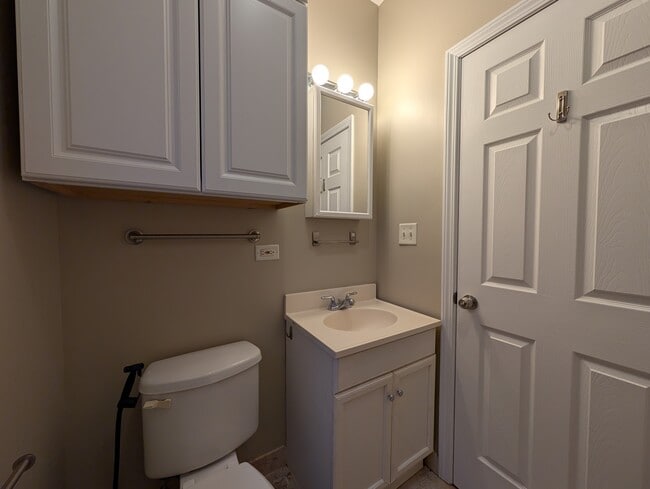 Foto del edificio - 6813 N Wayne Ave