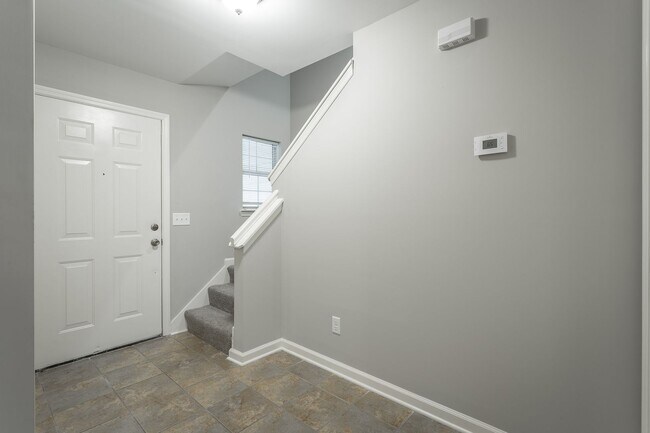 Foto del edificio - 2 Bedroom, 2 Bath townhome in East Brainerd!