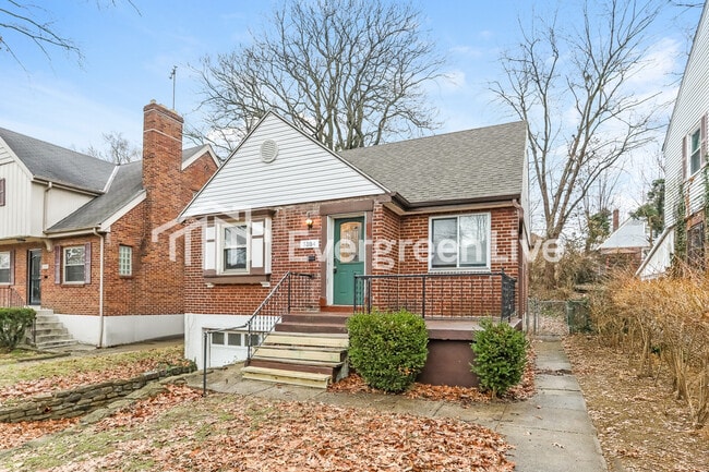 Building Photo - 5104 Lillian Dr