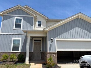 Building Photo - 7136 Maple Run Cir