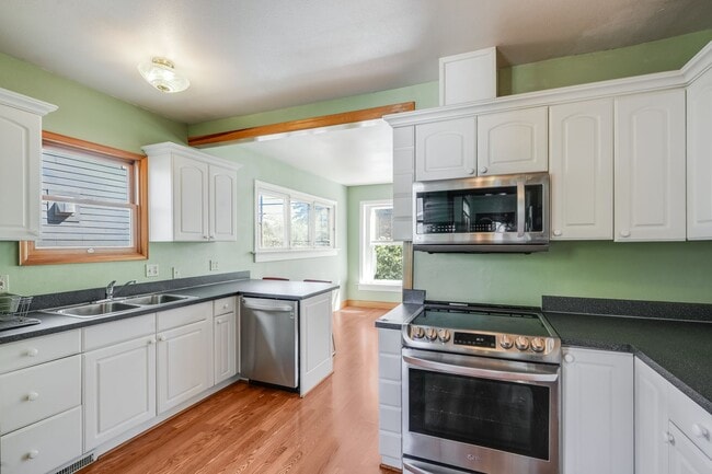 Building Photo - Charming 2-bedroom, 1-bath home in Portland's Humboldt neighborhood!