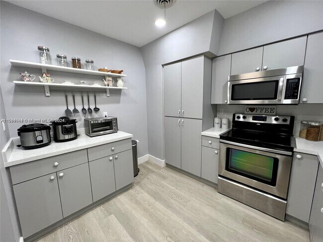 Building Photo - 8600 SW 87th Ave