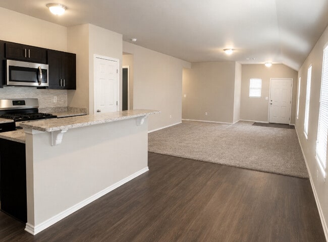 Photo - 11701 Casey Dr (Yukon, OK) House