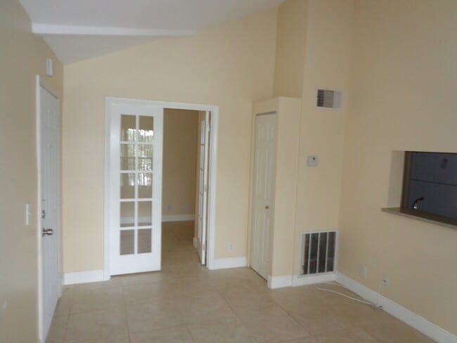 Foto del edificio - Charming condo 2 Bedrooms and 1 Bathroom In Sunrise, FL