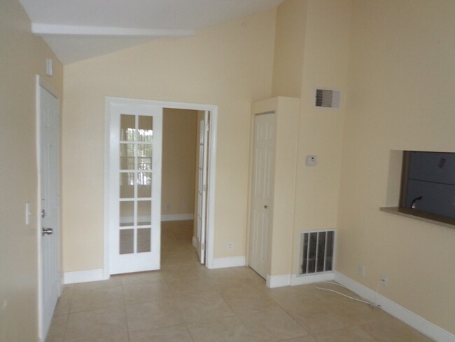 Foto del edificio - Charming condo features 2 bedrooms and 1 b...