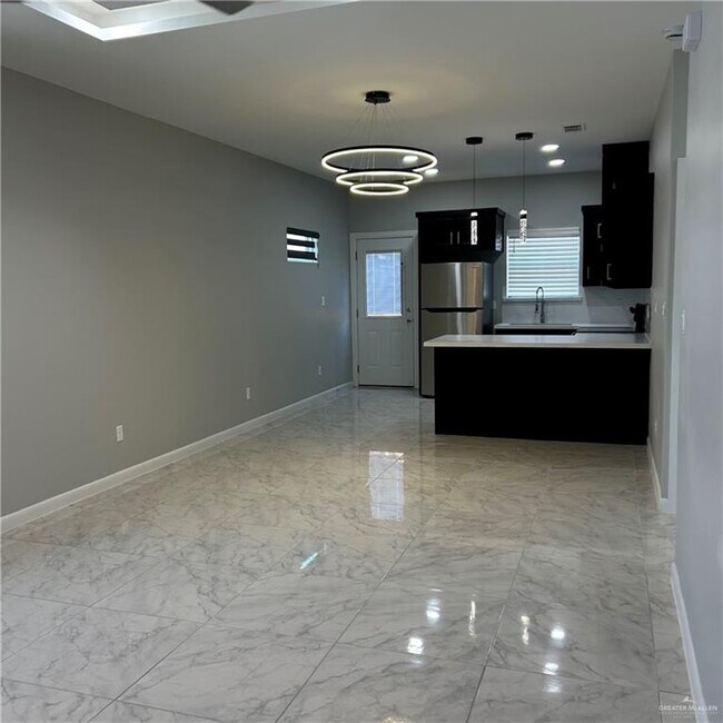 Building Photo - 2108 E Viviana St