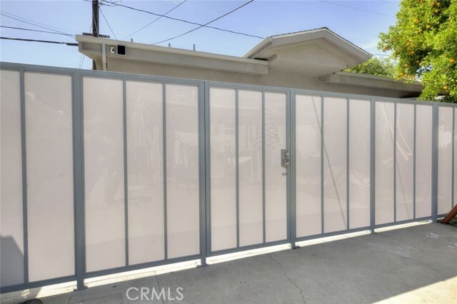 Building Photo - 353 N Mariposa St