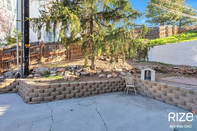 Building Photo - 935 E 600 S