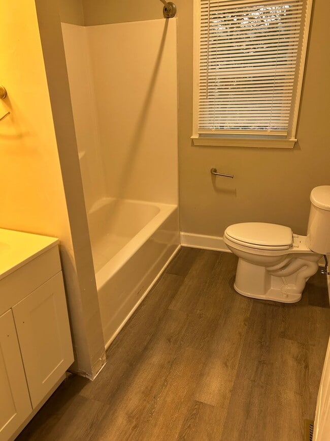 Building Photo - 416 Ross St