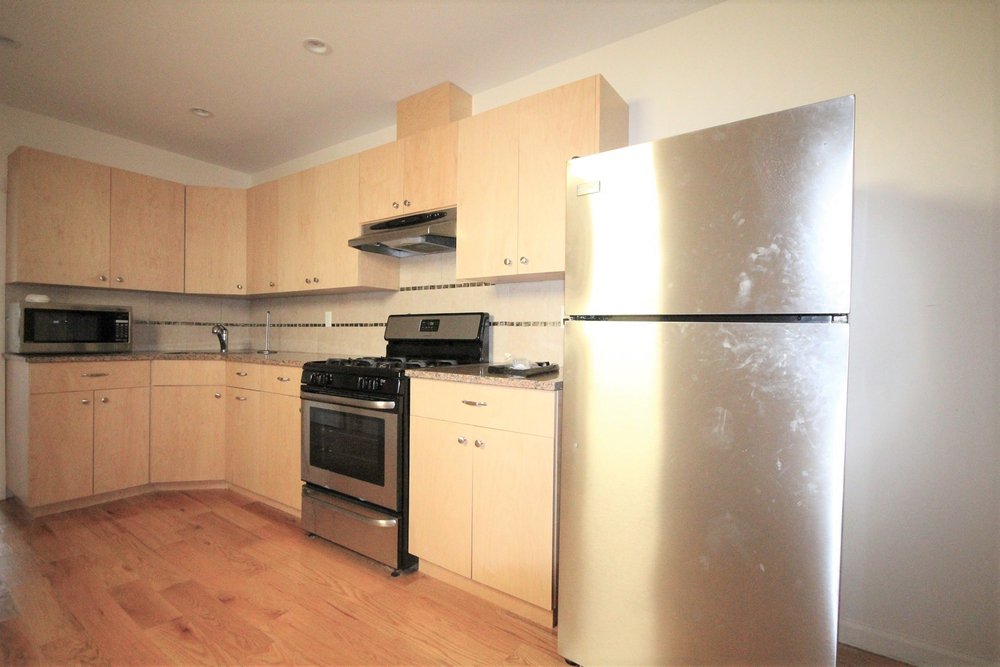 Primary Photo - 631 Lorimer St