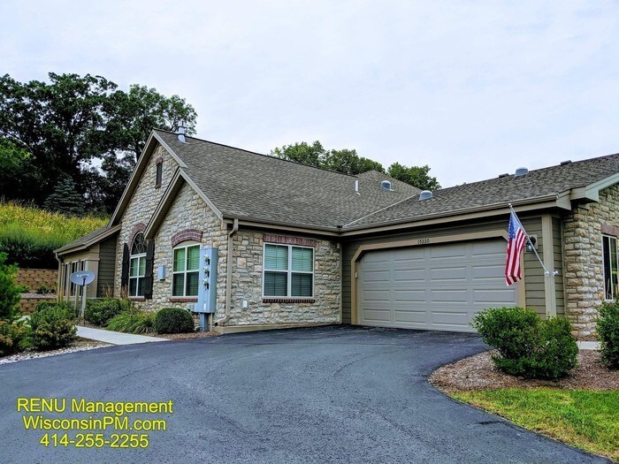 Primary Photo - Glen of Brookfield Condominium