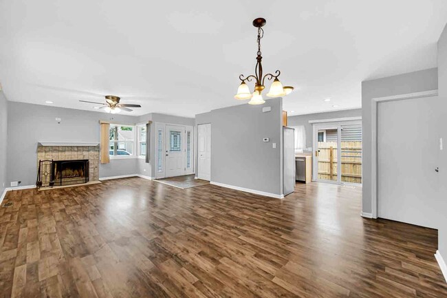 Building Photo - 9215 Fox Ct