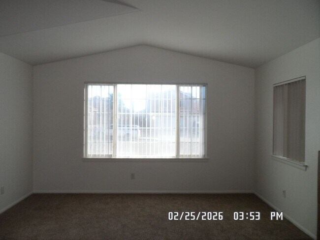 Foto del edificio - 3 Bedrooms, 2 Bathrooms, Approx 1582 sq. ft., 2 Car Garage, Fenced Back Yard, Rock-scaped Front Y...