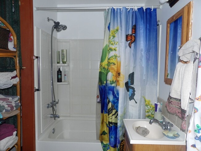 Foto del edificio - Room for Rent $600/month plus utilities