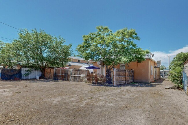 Building Photo - 1402 3rd St SW