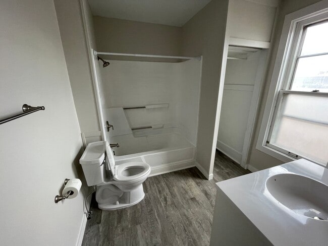 Foto del edificio - 319 18th St N