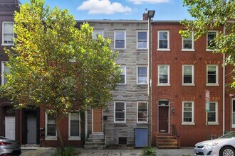Building Photo - 877 W Lombard St