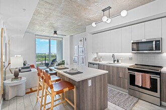 Building Photo - Cortland Midtown Miami