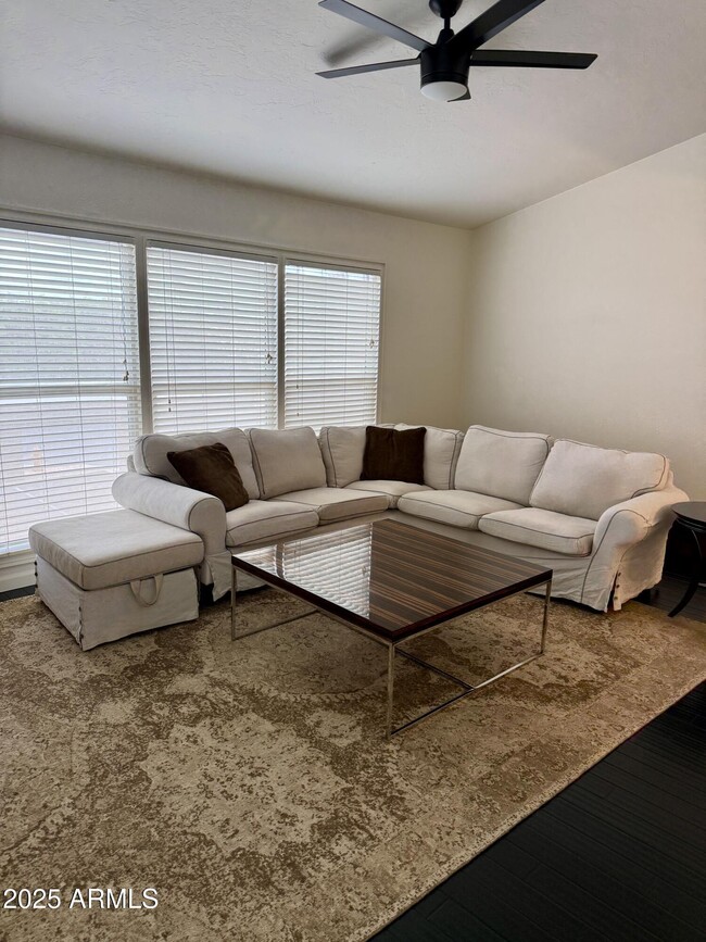 Foto del edificio - 7920 E Arlington Rd
