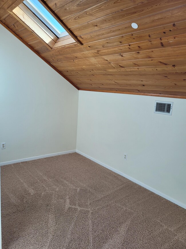 Building Photo - 2040 S Ocean Shore Blvd