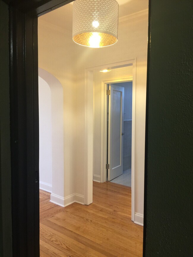 Entrada. - 111 Larchmont Acres