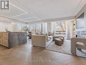 Building Photo - 449 Walmer Rd