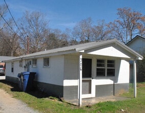 Building Photo - 706 2nd St NE