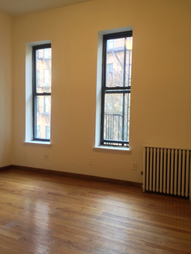 Primary Photo - 319 E 93rd St