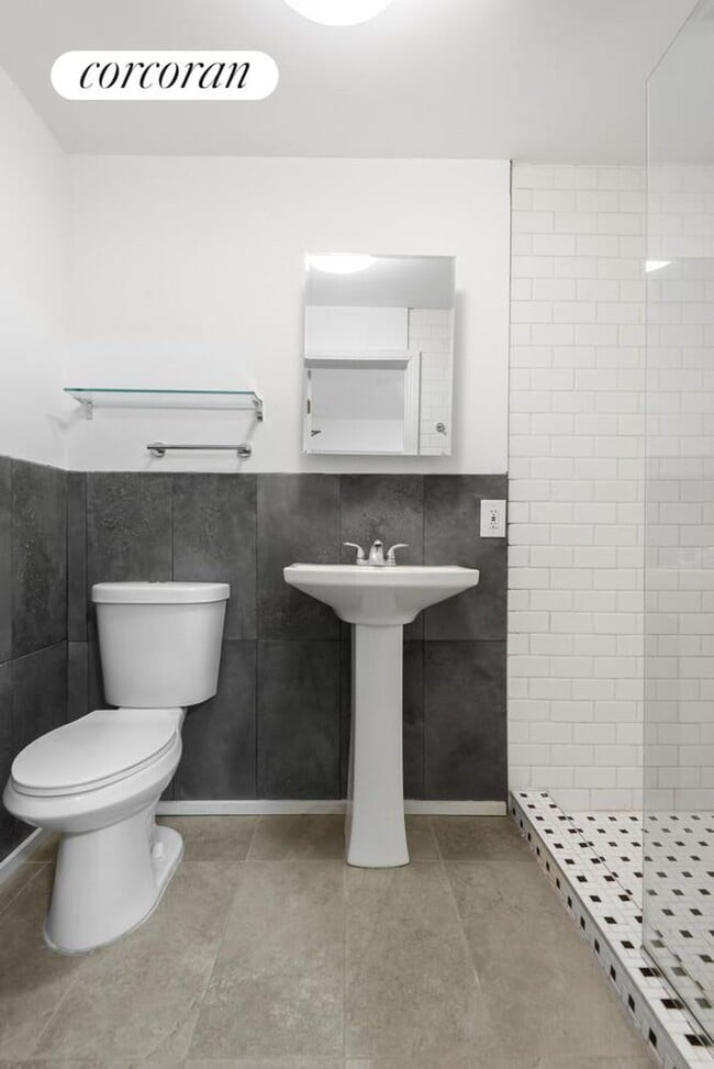 Building Photo - 125 Gates Ave