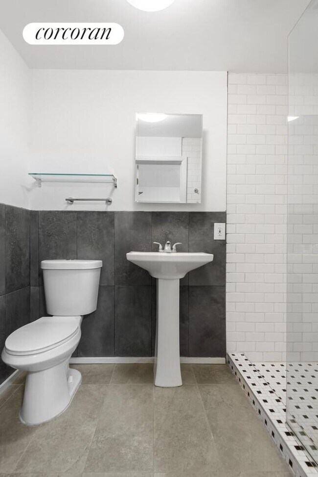 Foto del edificio - 125 Gates Ave