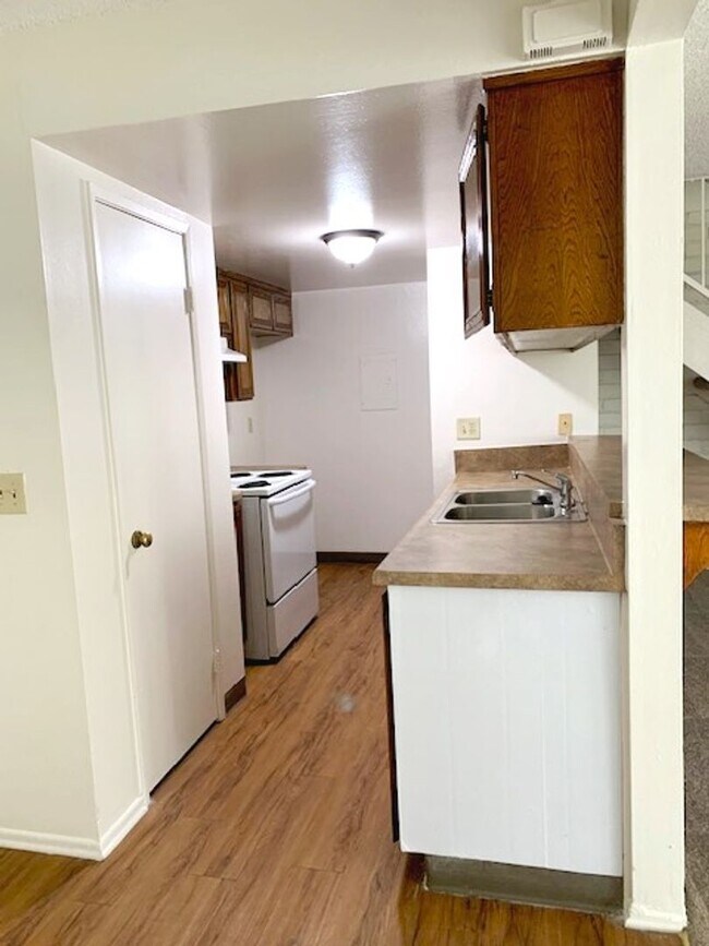 Foto del edificio - Charming 2-Story 2-Bedroom, 1-Bath Unit in...