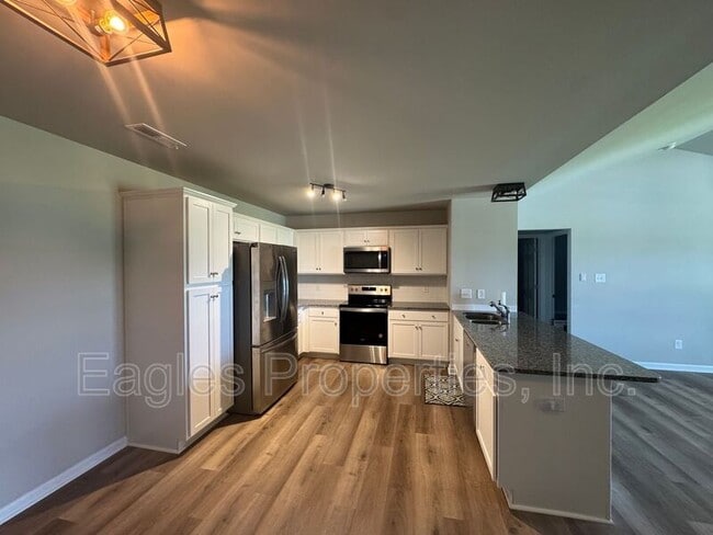 Building Photo - 204 Arthurs Crk Dr