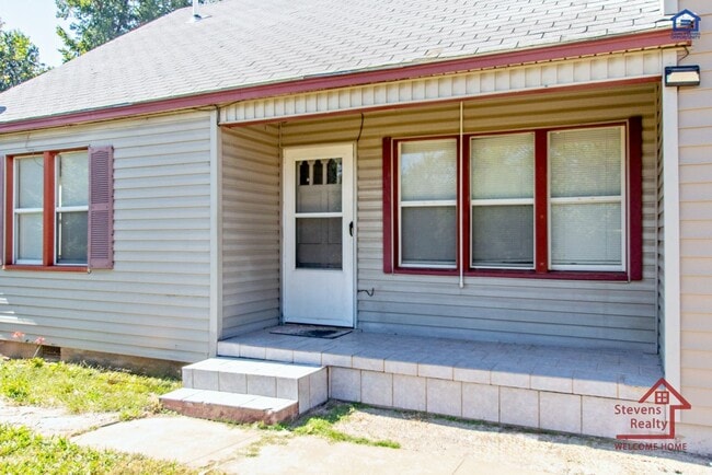 Building Photo - 1602 NW Irwin Ave