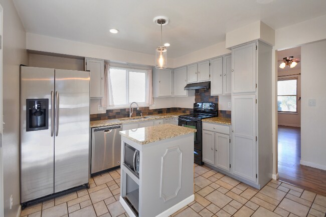 Foto del edificio - 4380 Dooley Way