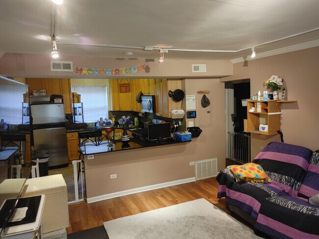 Foto del edificio - 739 Dobson St