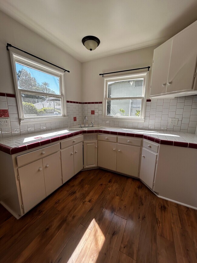 Foto del edificio - 254 N Canyon Blvd