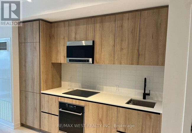 Building Photo - 127 Broadway Ave